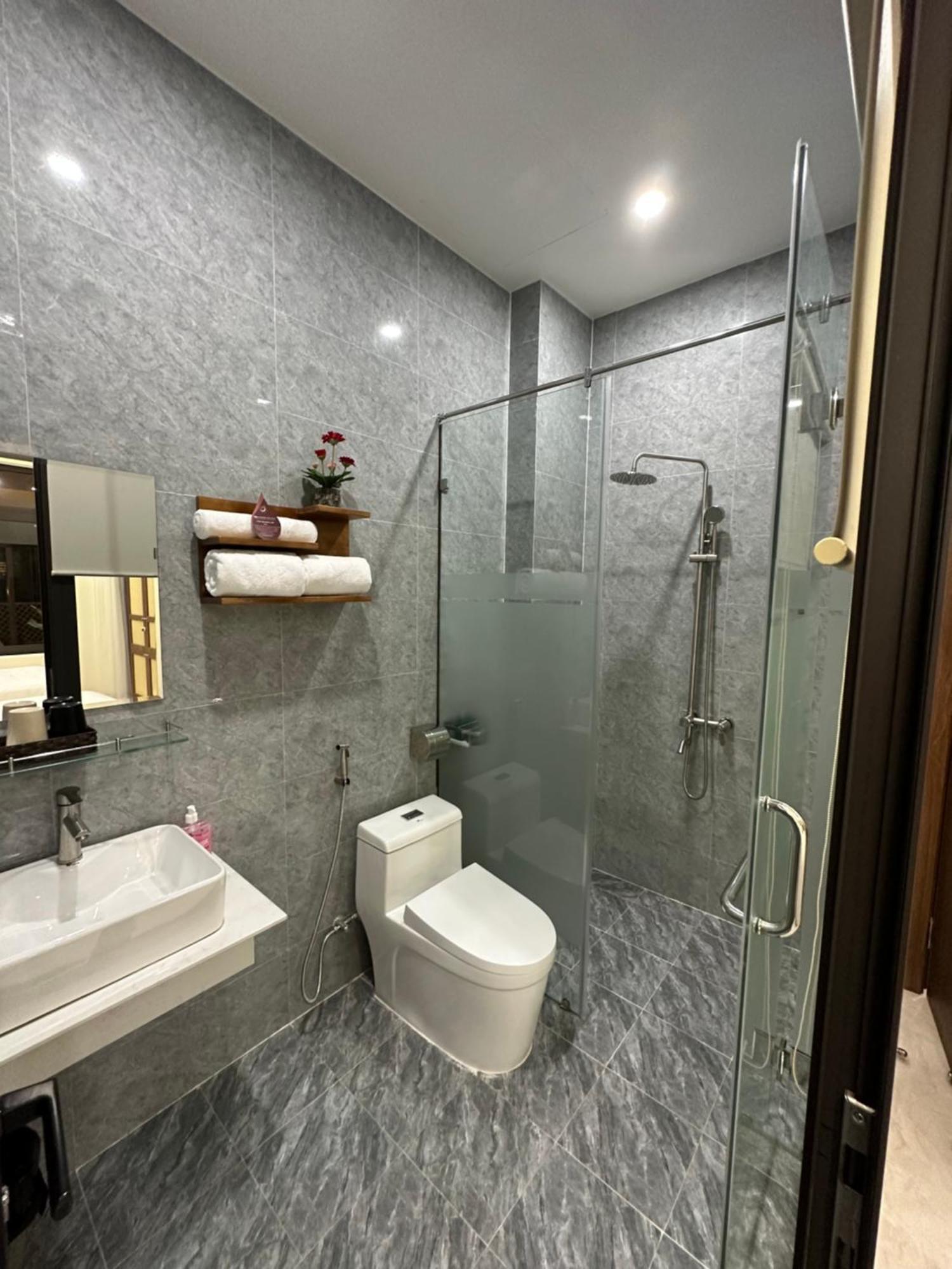 Lena Homestay & Villa Донг Хой Екстериор снимка